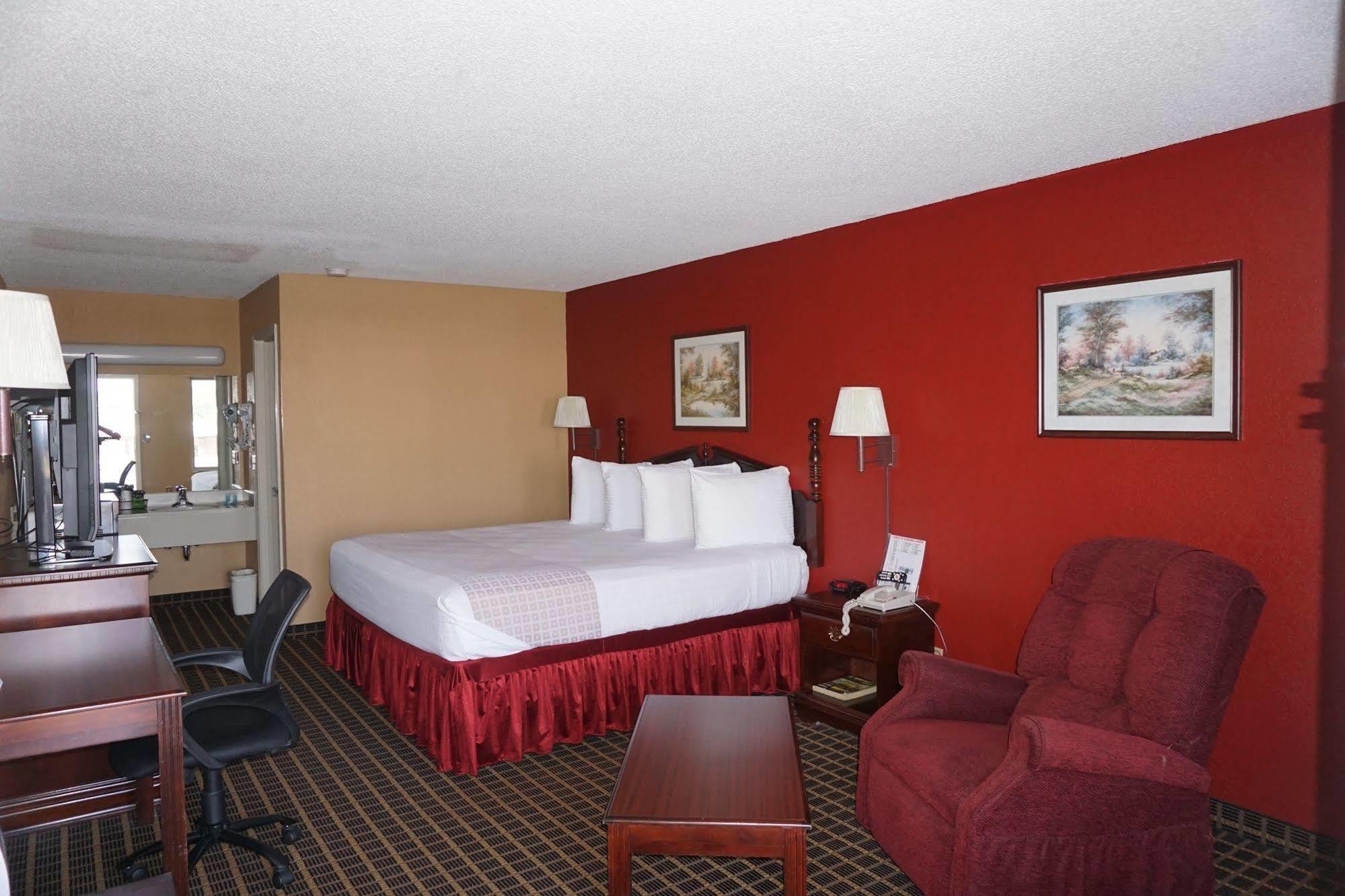 Star Plus Inn & Suites Selmer Exterior photo